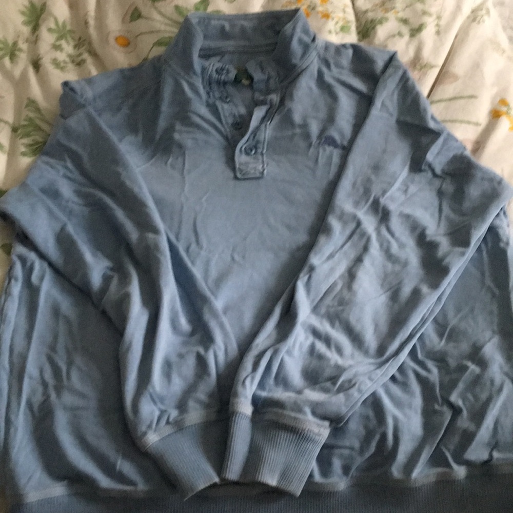 men’s blue Tommy Bahama longsleeve 1/4 buttonup.